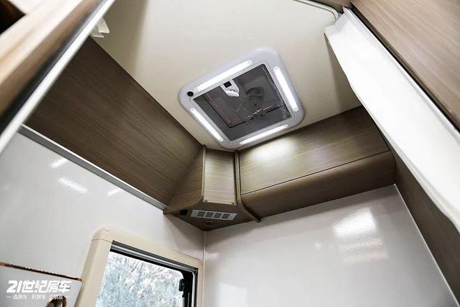 景·蓝鲸览拓者四驱房车安全舒适闯天涯pg模拟器一家三口惬意之选！长安峰(图13)