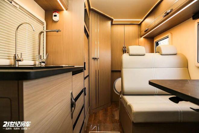 景·蓝鲸览拓者四驱房车安全舒适闯天涯pg模拟器一家三口惬意之选！长安峰(图11)