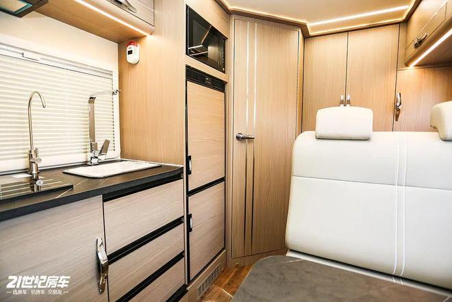 景·蓝鲸览拓者四驱房车安全舒适闯天涯pg模拟器一家三口惬意之选！长安峰(图10)