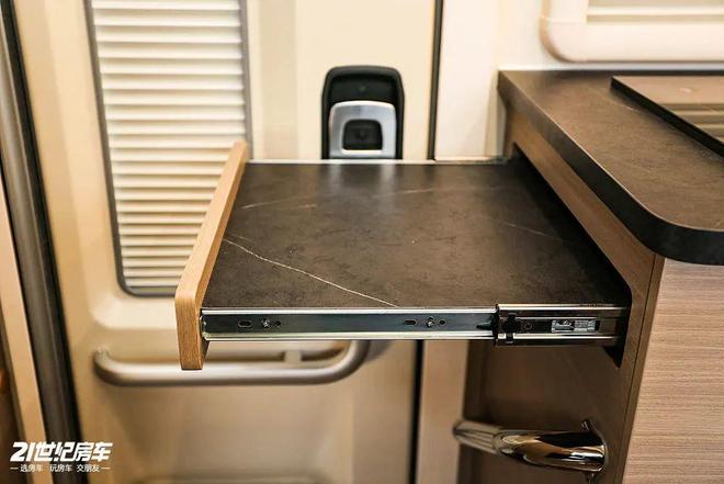 景·蓝鲸览拓者四驱房车安全舒适闯天涯pg模拟器一家三口惬意之选！长安峰(图12)