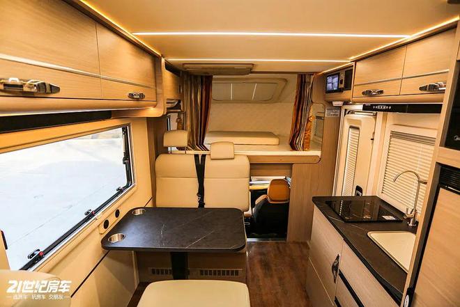 景·蓝鲸览拓者四驱房车安全舒适闯天涯pg模拟器一家三口惬意之选！长安峰(图17)