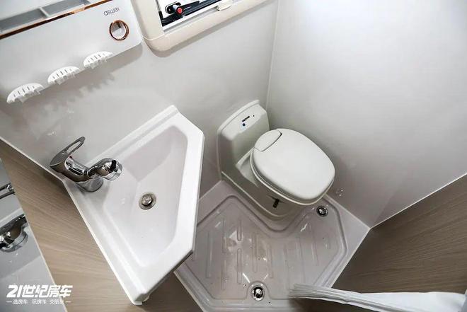 景·蓝鲸览拓者四驱房车安全舒适闯天涯pg模拟器一家三口惬意之选！长安峰(图20)