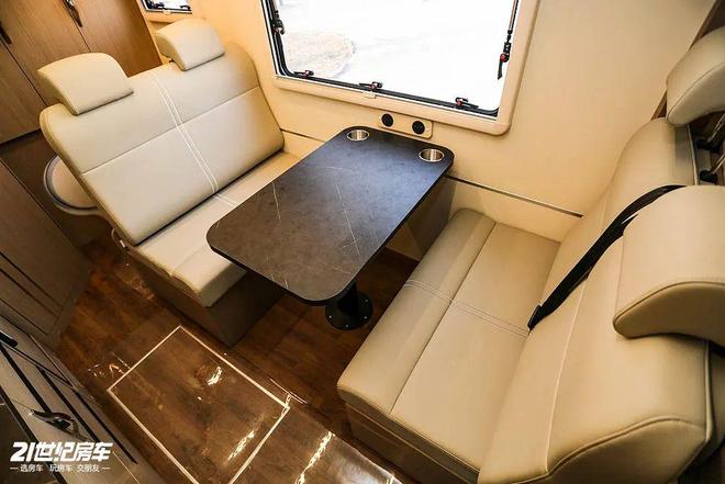 景·蓝鲸览拓者四驱房车安全舒适闯天涯pg模拟器一家三口惬意之选！长安峰(图16)