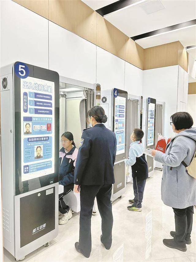 “下班来20分钟就搞定”市民群众点赞厦门出入境“夜办专场”